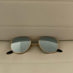 Ray Ban Aviators - Gold trim with grey lenses